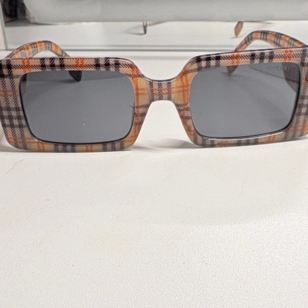 Chic Plaid Rectangular Sunglasses